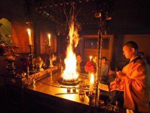 炎の秘法：護摩祈祷と豪華精進料理